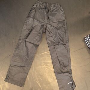 Columbia boys black rain pants size M (10/12)